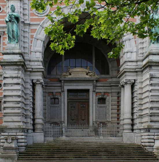 Gerechtshof_Britselei_-_Hoofdingang