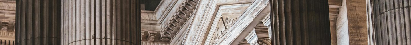 Marmeren zuilen van het justitiepaleis in Antwerpen